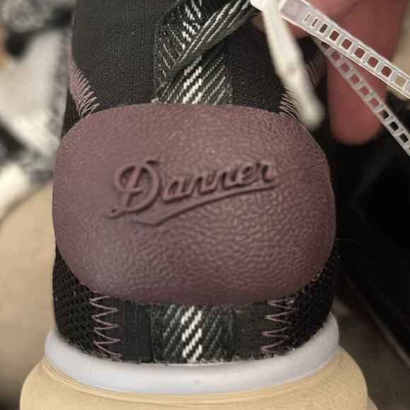 Danner Women’s Trail 2650 Mid GTX Hiking Boots in
Marionberry Size 10 - Picture 8 of 13